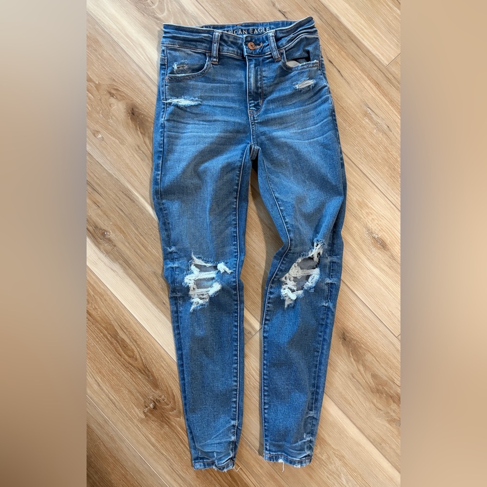 American Eagle Distressed High Rise jeans